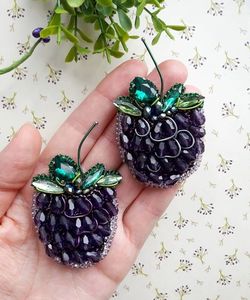 Broche Bordado Artesanal Exclusivo MD HANDICRAFTS con Adornos de Cuentas de Alta Calidad, Joyería Unisex para Bodas - Product Image 4