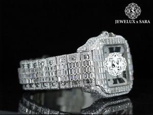 Montre de luxe hip-hop entièrement sertie de diamants en or blanc pour les événements, la vie nocturne, le streetwear et les occasions spéciales, disponible à la vente - Product Image 3