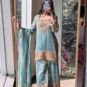 Collection de costumes Sharara ethniques de luxe Fendi en soie crêpe naturelle, entièrement brodés, avec haut à sequins et Sharara évasée - Product Image 1