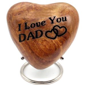 Urna conmemorativa de madera en forma de corazón grabada con mensaje de amor para papá, recuerdo con soporte. - Product Image 2