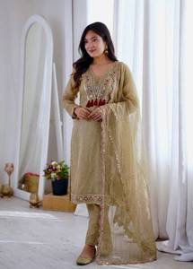 Conjunto de Kurta Larga Tradicional de Seda Salsa Beige para Mujer con Dupatta y Borlas, Protección Solar, Sin Arrugas, para Uso Casual y Diwali - Product Image 2