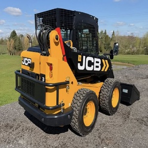 Chargeuse compacte sur chenilles JCB puissante, conçue pour une construction efficace, une agriculture, un aménagement paysager et des opérations lourdes sur chantier. - Product Image 1
