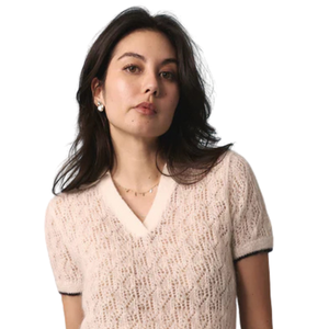 Haut à manches courtes en tricot torsadé pour femmes, col en V, léger, respirant, pull d'été, style polo, chemisier décontracté et élégant pour femmes, nouveau - Product Image 5