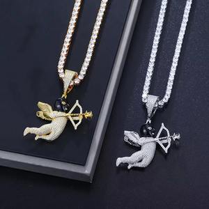 Collar de Plata de Ley 925 Chapado en Oro con Colgante de Ángel Cupido y Flecha de Eros con Máscara Negra, con Diamante Moissanite VVS1 Color D - Product Image 2