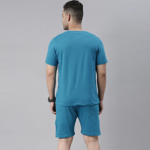 เสื้อยืดคอกลมลายทางสีน้ำเงินสำหรับผู้ชายพร้อมกางเกงขาสั้น ชุดลำลองสำหรับฤดูร้อน ผ้าถัก ระบายอากาศได้ดี - Product Image 4