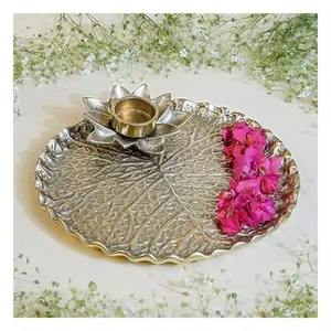 Plateau de service en métal de qualité supérieure, durable, pour la présentation en restauration, idéal pour les hôtels, les cuisines et les événements. - Product Image 1