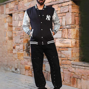 Chaqueta Varsity de Cuero con Capucha para Hombre, Estilo Vintage de Invierno, Personalizable con Logotipo Frontal, Diseño de Alta Calidad, Ecológica - Product Image 4