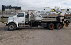 Grues montées sur camion 2009 AC23-95R montées sur STERLING L7500 2009, capacité de levage de 47000 lb - Product Image 2