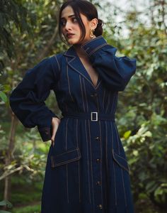 Vestido Camisero Largo de Mezclilla con Mangas Abullonadas, Cuello con Muescas, Cintura con Cinturón, Estampado a Rayas, Estilo Casual para Uso Diario, Corte Regular - Product Image 1