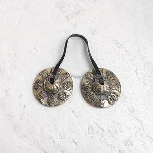 Campana Tingsha Tradicional de Bronce con Sonido Armónico Cálido para Rituales Sagrados y Oración - Product Image 6