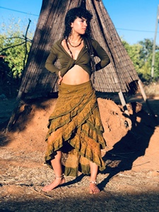 Falda Boho de Encaje Asimétrica con Volantes de Algodón, Falda Maxi con Silueta Fluida y Estilo Romántico Bohemio - Product Image 2