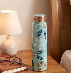 Elegante Botella de Agua de Cobre con Base Verde y Estampado Floral, Diseño Ecológico y Estilizado para Hidratación Diaria, Viajes, Oficina y Actividades al Aire Libre - Product Image 1