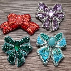 Broche artisanale de haute qualité brodée et perlée pour femmes et filles - Product Image 6