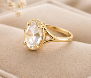 Bague de fiançailles solitaire en diamant de laboratoire taille ovale, fermoir boîte vintage, or 14 carats plaqué rhodium, bijoux de mariage - Product Image 3