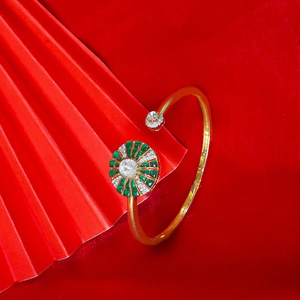 Bracelet vert serein, élégant, inspiré de la nature, avec pierres vertes aux tons apaisants, artisanat de qualité supérieure, design élégant - Product Image 3