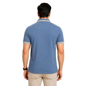Polo homme bleu ciel premium avec col et bordures des manches à triple contraste blanc et beige, personnalisable avec logo vierge, prêt à porter - Product Image 2