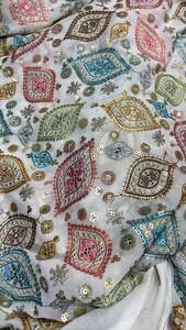 Tissu en coton brodé de luxe pour robes élégantes, robes sophistiquées et tenues de soirée haut de gamme avec personnalisation de marque - Product Image 6