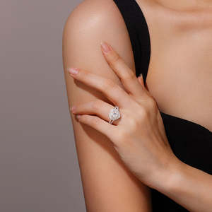 Anillo de compromiso moderno con diseño de doble halo en forma de corazón de 1 quilate, moissanita, engaste pavé de vástago dividido, banda de boda de plata de ley 925 - Product Image 2