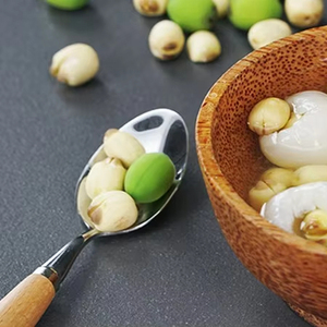 สำหรับชงชาดื่ม น้ำผสมเมล็ดบัวอบแห้งทั้งเมล็ด คุณค่าทางโภชนาการสูงมาก เกรดดีที่สุด ราคาถูก อายุการเก็บรักษา 24 เดือน รับผลิตแบบ OEM - Product Image 1