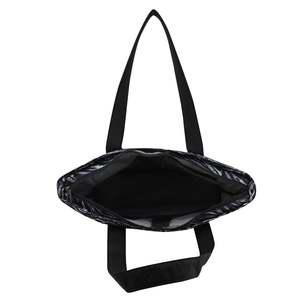 กระเป๋าใส่แล็ปท็อปสำหรับผู้หญิงสีดำจากอาร์กติก ฟ็อกซ์ เฟอราล - Product Image 1