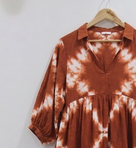 Robe mi-longue tie-dye à col en V et manches trois-quarts, coupe ample, ourlet plissé, style bohème décontracté pour femme, collection automne - Product Image 2