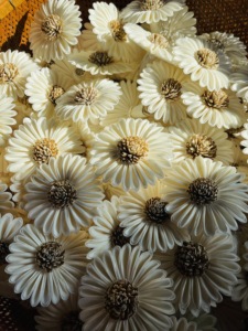 Girasoles. Difusor de fragancia de flores de madera Sola, tamaño seco: 10 cm, hecho a mano con flores de madera Sola de Tailandia, original. - Product Image 5