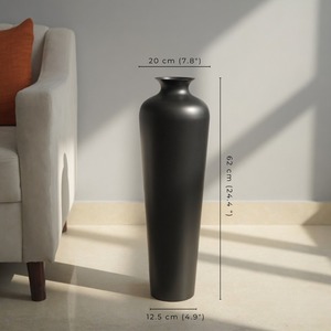 Vase de sol en métal minimaliste sculptural, 62 cm, finition noire mate, vase décoratif de haute qualité pour l'intérieur moderne de la maison - Product Image 1