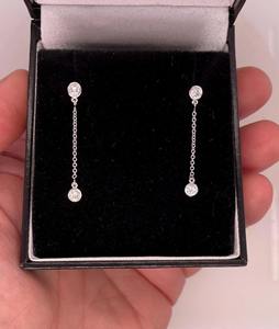 Boucles d'oreilles pendantes en or 14 carats avec diamant de laboratoire rond serti clos, certifiées IGI, bijoux fins minimalistes et élégants, cadeau pour femme - Product Image 2