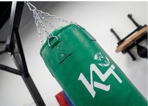 Sac de frappe robuste en cuir PU vert K4 pour la boxe et le kickboxing, à remplir de sable, pour l'entraînement en salle de sport pour adultes - Product Image 2