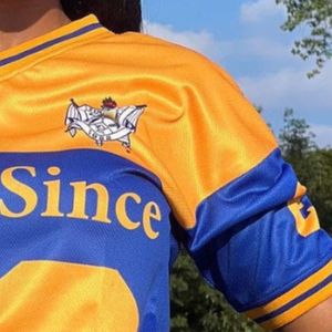 Camiseta Deportiva Personalizada para Mujer, Estilo Equipo Atlético, Manga Corta, Uniforme Deportivo con Diseño de Letras Bordadas - Product Image 4