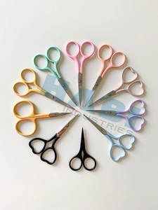 Ciseaux de beauté professionnels pour sourcils, lames droites en acier inoxydable, poignées en acier, pour nail art, fournisseur en gros de haute qualité - Product Image 4