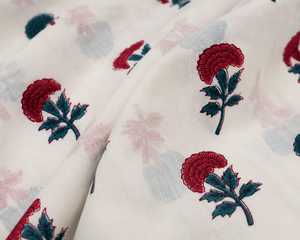 Tissu en Popeline Florale de Coton 58/60 Pouces Blanc Rouge Bleu Imprimé Botanique Respirant Textile de Maison Tissé Fil Peigné Poids Moyen - Product Image 2