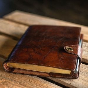 สมุดบันทึกปกหนังแบบเติมได้พร้อมสายรัด - Product Image 3