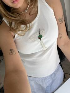 T-shirts d'Halloween pour femmes en gros, motifs de citrouilles et de paillettes brodés à la main sur un t-shirt oversize - Product Image 1