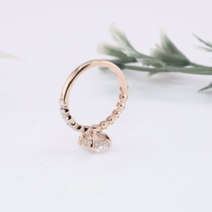 Anillo de compromiso clásico de oro rosa con diamante ovalado cultivado en laboratorio, diamantes laterales de burbuja con engaste compartido y solitario, certificado, para bodas. - Product Image 2