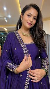 Costume Anarkali pour femmes, violet, brodé, avec dupatta, tenue de mariage traditionnelle indienne et pakistanaise, robe en soie longue jusqu'au sol - Product Image 3