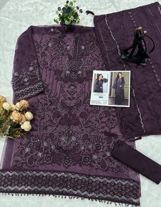 Costume pakistanais lourd avec broderies, idéal pour toutes les occasions, achetez auprès du fournisseur à prix avantageux. - Product Image 2