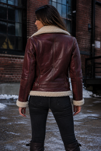 Chaqueta de Aviador de Piel Genuina de Primera Calidad para Mujer, Abrigo de Invierno Cálido Estilo Motero con Cierre de Cremallera y Detalle de Cinturón - Product Image 4