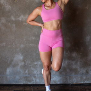 Conjunto de yoga rosa para mujer, pantalones cortos de cintura alta para entrenamiento, sujetador deportivo, ropa deportiva, pantalones cortos de fitness sin costuras para mujer y conjunto de sujetador deportivo para gimnasio. - Product Image 4