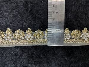 ผ้าชุดสตรีสไตล์จีนสีครีมลายทัสซาร์ พร้อมลวดลายดิ้นทอง สำหรับคอลเลคชั่นแฟชั่นชาติพันธุ์สมัยใหม่ - Product Image 2
