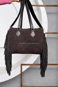 Sac à main en cuir artisanal de grande capacité pour femme, avec porte-armes dissimulé et pompon, sac à bandoulière en cuir de vache - Product Image 5