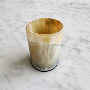 Verre en corne de buffle fait main de luxe avec couvercle en bambou, poli naturellement, pour cocktails, bière, vin, whisky - Product Image 1