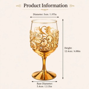 Verre à vin élégant à bord doré avec motif floral peint à la main pour les occasions de mariage - Product Image 2