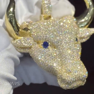 Pendentif Hip Hop de Luxe Personnalisé en Argent 925 Plaqué Or avec Design Tête de Taureau 3D, Moissanite VVS Personnalisée et Sertissage Glacé, pour Fête - Product Image 3