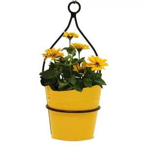 Ensemble de 3 jardinières suspendues en métal rose avec fleurs violettes pour le jardinage - Product Image 4