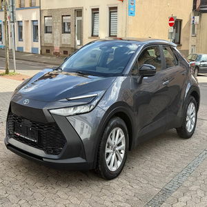 Toyota C-HR 1.8 Hybride FWD avec Caméra de Flux, ACC et Système Multimédia USB Amélioré - Product Image 3