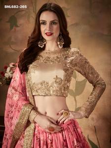 Conjunto de lehenga color melocotón con diseño moderno y elegante, organza con estampado floral digital y lentejuelas bordadas, proveedor de Surat. - Product Image 2