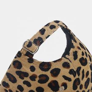 Gorra de béisbol de pana con estampado de leopardo y cebra, lavada, desgastada, con diseño de coleta cruzada y estilo desordenado - Product Image 3