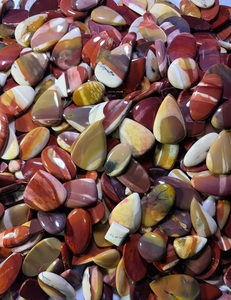 Pierres précieuses d'affection : Magnifique collection de cabochons en jaspe mookaite naturel de qualité, polis et lisses, pour la fabrication de bijoux de guérison - Product Image 2