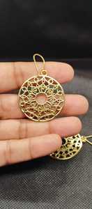 Magnifiques Boucles d'Oreilles Longues Pendantes en Labradorite Naturelle Éclatante, en Laiton Massif Plaqué Or, Design Perlé, Serties en Bezel, Faites à la Main, Tendance - Product Image 5